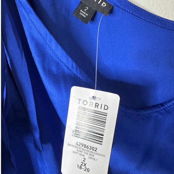 NWT Torrid 2X Satin Tie Front Off Shoulder Long Sleeve Blouse Surf the Web Blue - Picture 3 of 9